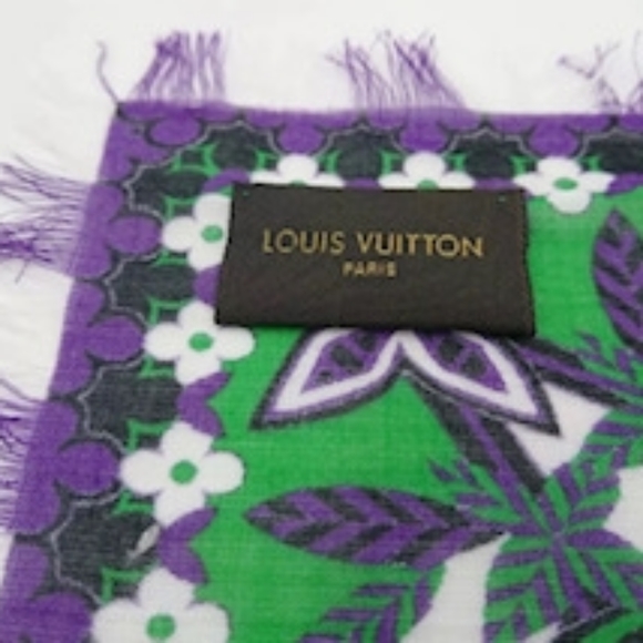 Louis Vuitton scarf